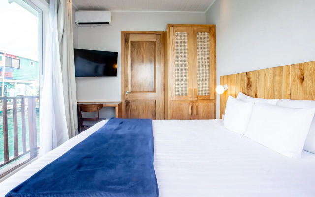 Tropical Suites Hotel
