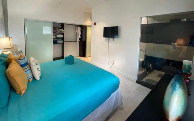 2Bedroom 2Bath with Private Rooftop&Jacuzzi,1block from beach