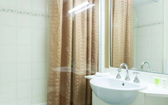 Toowong Inn & Suites