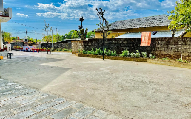 Cheerful 2 BHK Home With Free Parking & Nature View