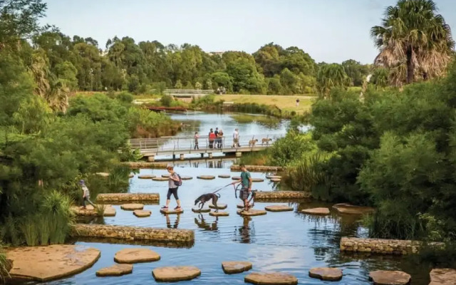 Chic Studio With Patio 20 min From CBD