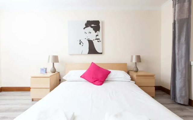 2 Bedroom Flat In Converted Distillery In Edinburgh