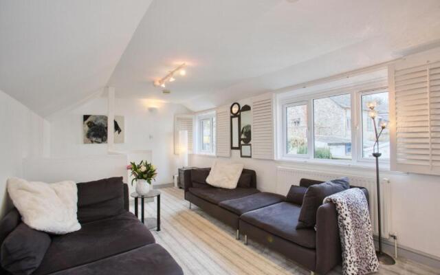 Fantastic 1BD Hideaway, 2 Minutes to the Sea