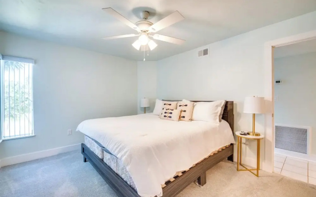 Cedar Key Condo w/ Balcony & Gulf Views!