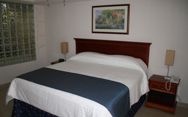 Hotel Porto Allegro - Near Malecon