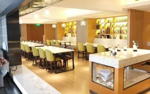 Yan'an Baimi Avenue Baotashan Atour Hotel