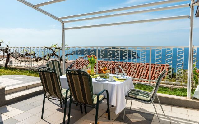 Apartments and Room Lora