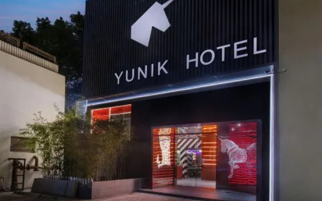 YUNIK E-sports Hotel (Shanghai Yan'an West Road)