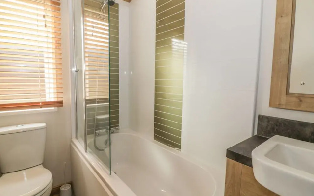 27 Lake View, Norwich