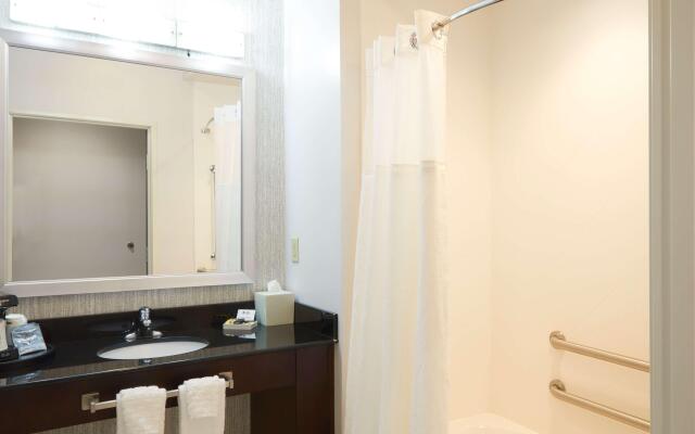 Best Western Harbour Inn & Suites Huntington - Sunset Beach