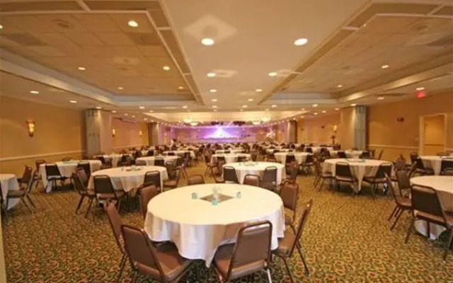 Ramada Burlington Hotel and Conference Center