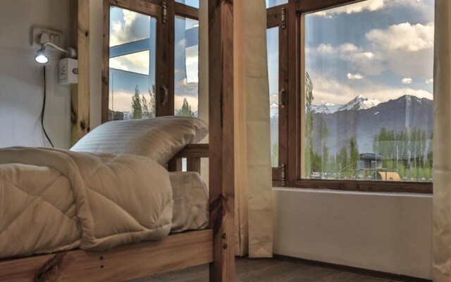 Ree Hostel By Raybo