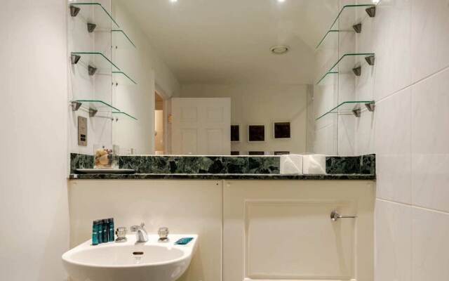 Central 2BR Home in Heart of Kensington, 4 Guests