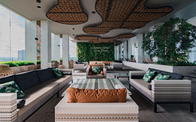 The Riviera Wongamat by Pattaya Holiday