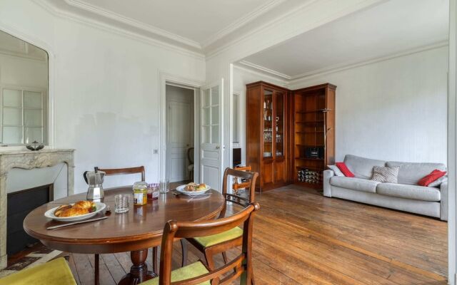 Bright and Homely Apartment in Batignolles