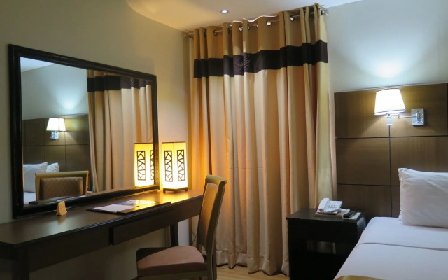 The Pinnacle Hotel and Suites