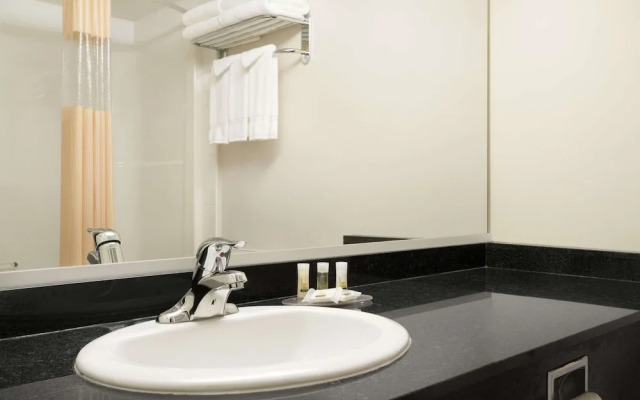 Days Inn & Suites - Langley