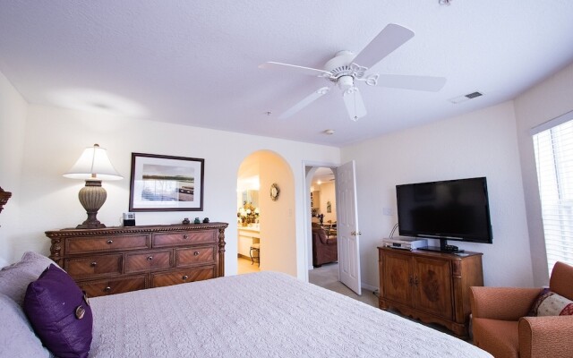 Take A Holiday 2 Bedroom Condo by RedAwning