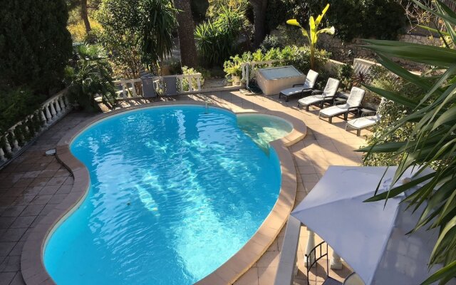 Villa La Rochette with Pool & Seaview