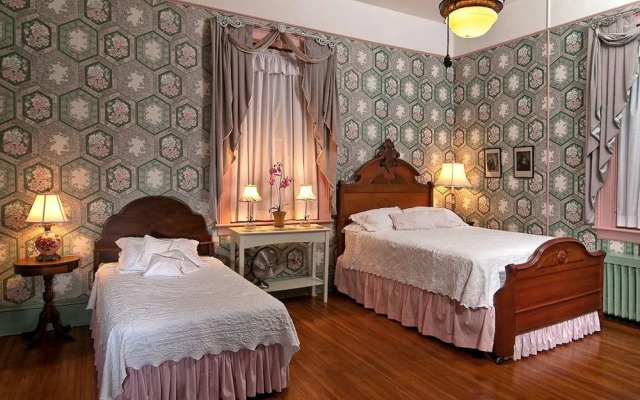 The Reynolds Mansion