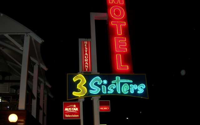 3 Sisters Motel