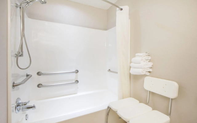 Microtel Inn & Suites by Wyndham Claremore