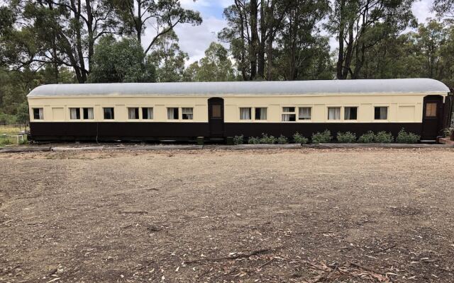 Krinklewood Cottage and Train Carriages