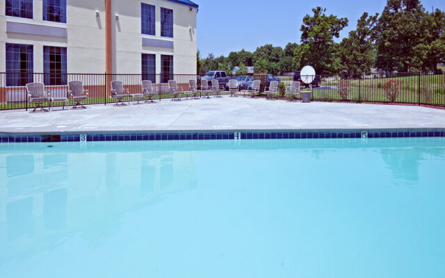 Days Inn & Suites By Wyndham Tahlequah