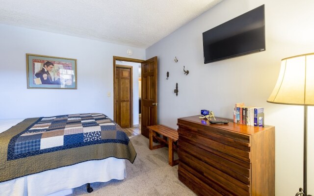 Phoenix 207 2 Bedroom Condo by Redawning