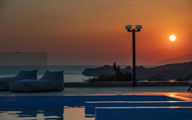 Seafront elegant villa, with infinity pool & devine views!