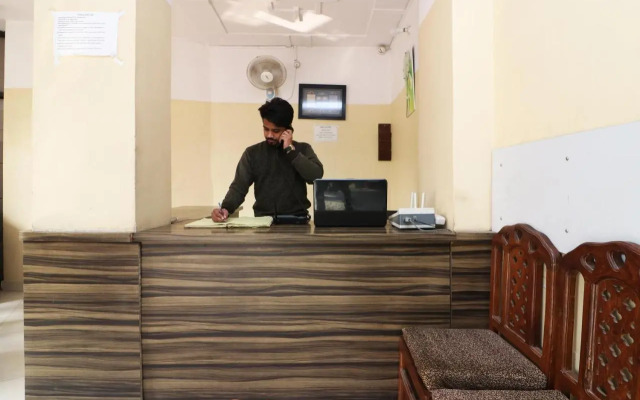 OYO 24103 Akbar Guest House