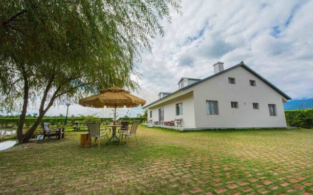 Red Crown Jacana B&B