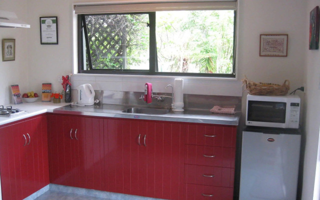 Moanarua Beach Cottage