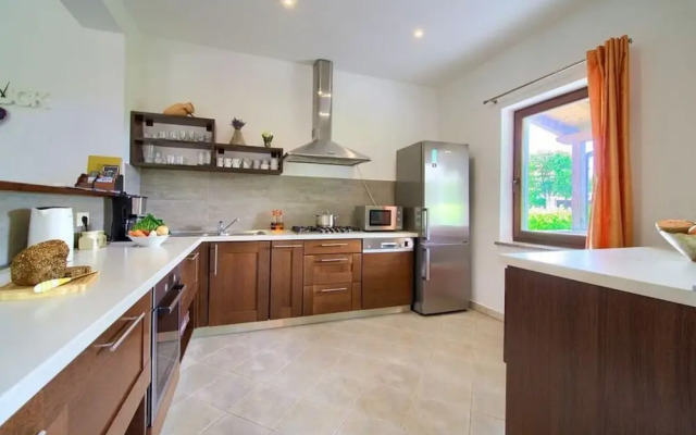 Villa Tara With a Beautiful Heated Pool