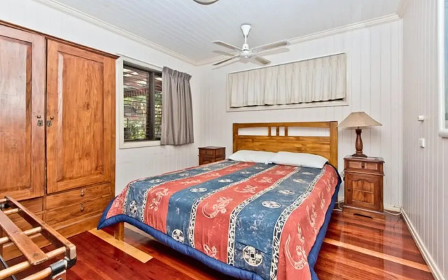 Moreton Island Accommodation Bali House