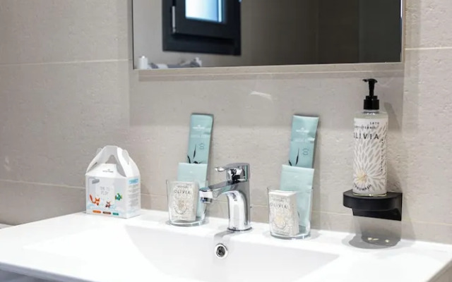 RAFKON Luxury Apartments - Myrina