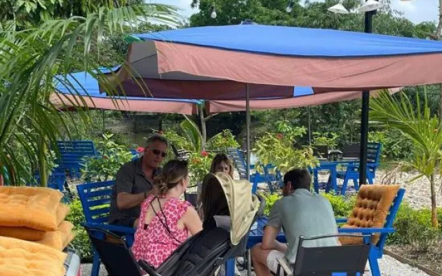 Hen Camping- Coffee – People – Hoa Lu