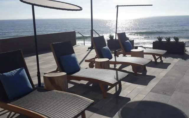 Luxury Beach Condo with Pool