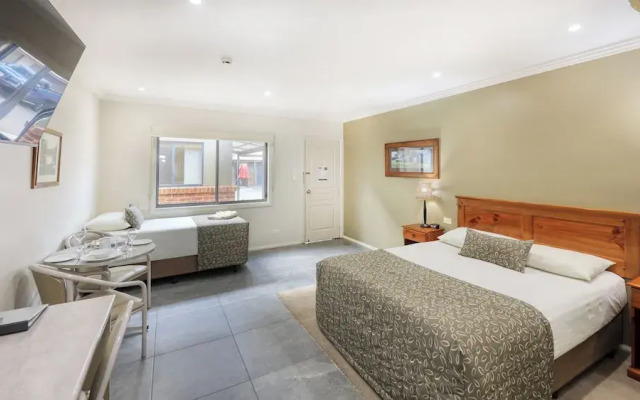 Saltbush Motor Inn