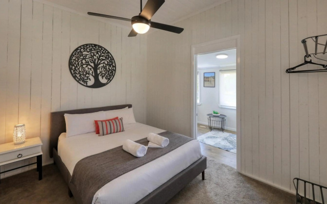 Creekview Cottage - 70 Lock Street – Guest Rooms – Stanthorpe