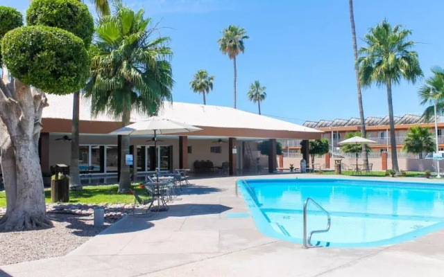 El Camino Hotel & Suites