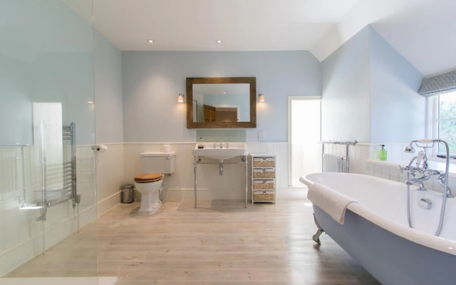 Atherstone Farmhouse & Cottage