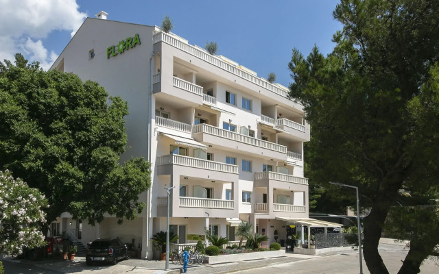 Aparthotel Flora