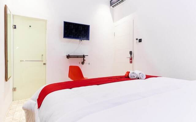 RedDoorz Plus near Ringroad City Walks Medan 2