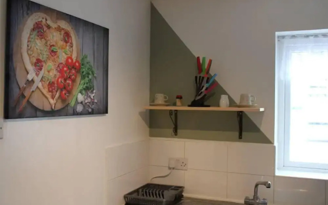 Stunning 2-bed Ground Floor Apartment in Romford