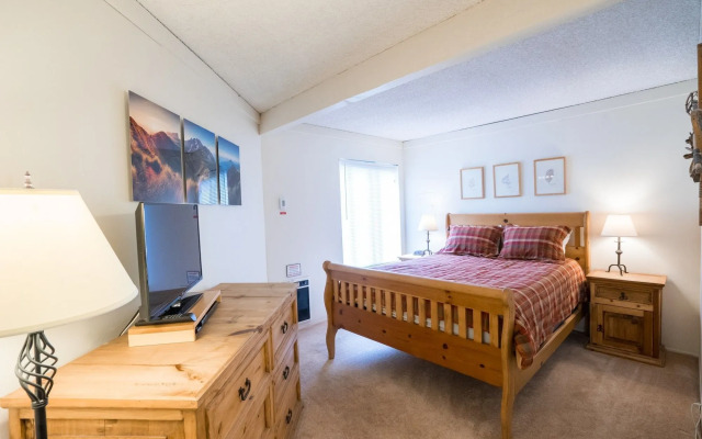 Sherwin Villas 32 - One Bedroom Condo