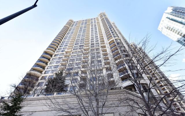 Sarkar Suites - 3888 Duke of York Blvd