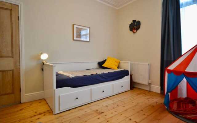 Charming Victorian 3 Bedroom House With Large Garden