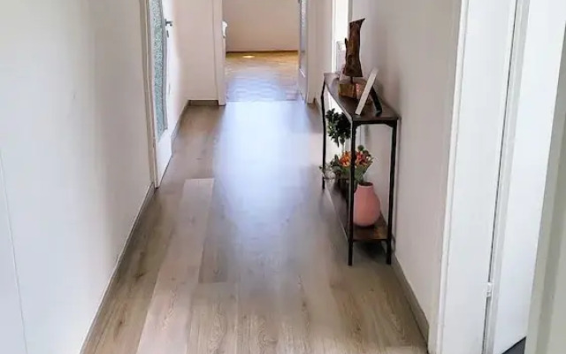 DG Links 40m 2-Zimmer Wohnung