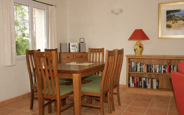 Classic Holiday Home in Riec-sur-bélon With Private Garden